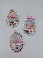 Wavy Oval W/ Bow - PRE-ORDER ONLY