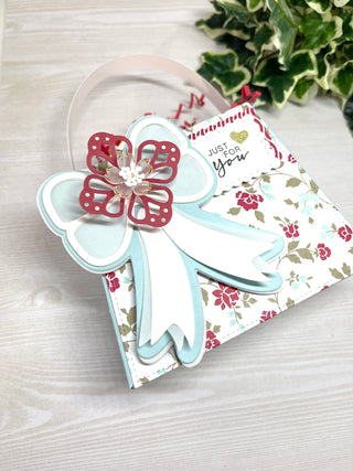 Scalloped Shaker Bow