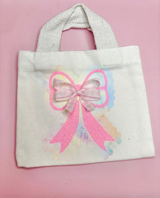 Scalloped Shaker Bow