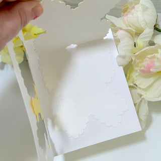 Scalloped Shaker Bow